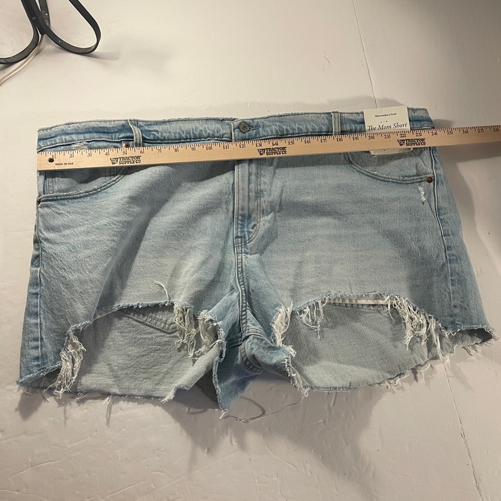 Abercrombie And Fitch The Mom Short High Rise NWT - Picture 7 of 9
